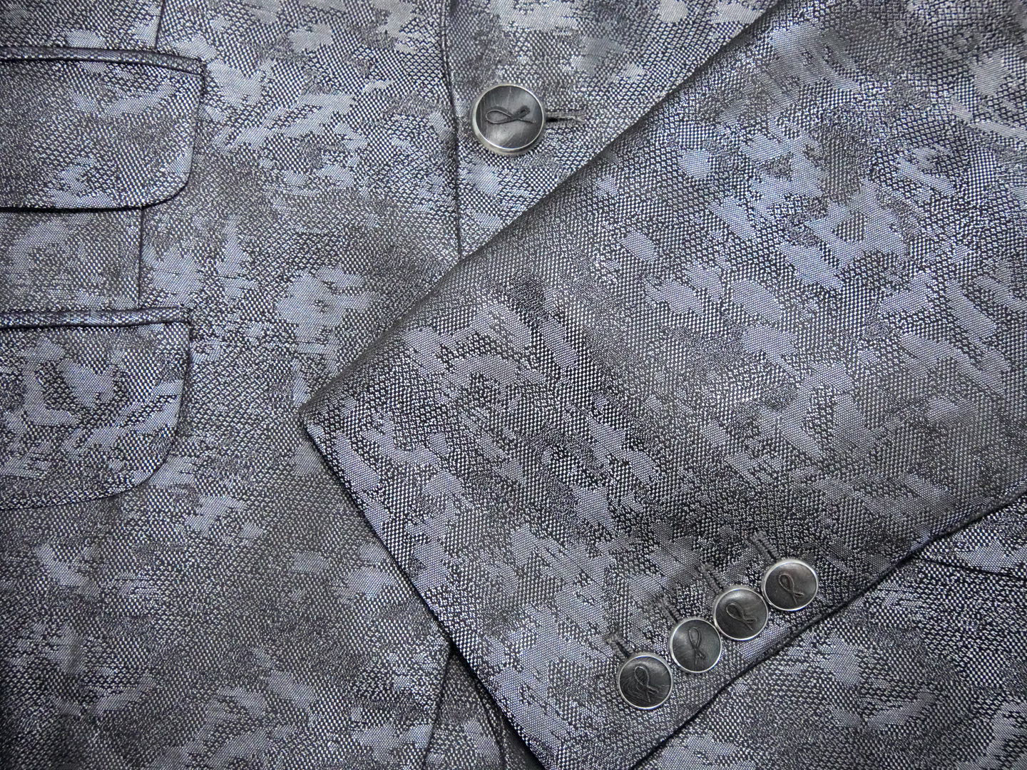 Nero Horn With Silver Tone Buttons For Dinner Jacket
